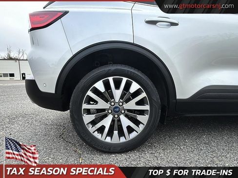 Used 2020 Ford Escape Titanium image 17