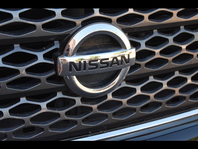 Used 2018 Nissan Titan SV w/ SV Convenience Package RWD image 44