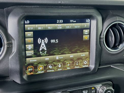 Used 2023 Jeep Wrangler Unlimited Sahara AWD/4WD image 19