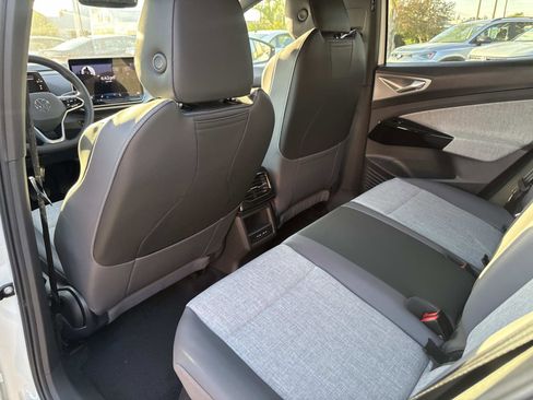 New 2025 Volkswagen ID.4 Pro image 11