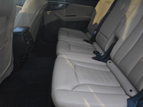 Used 2022 Audi Q7 2.0T Premium w/ Convenience Package image 8