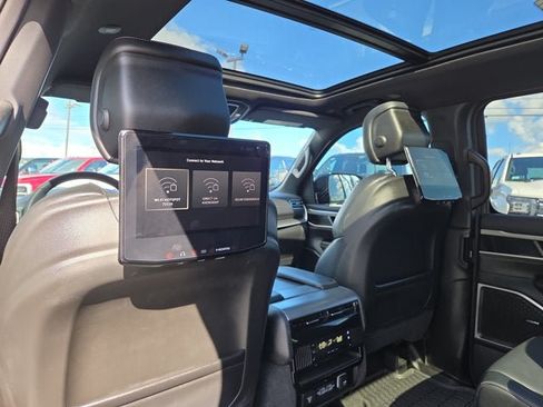 Used 2025 Jeep Wagoneer L Series II w/ Convenience Group I AWD/4WD image 12