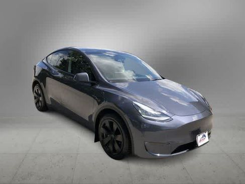 Used 2021 Tesla Model Y Long Range AWD/4WD image 8
