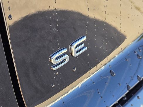 New 2026 Volkswagen Atlas Cross Sport SE image 9