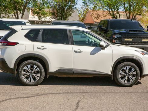 Used 2023 Nissan Rogue SV w/ SV Premium Package AWD/4WD image 4
