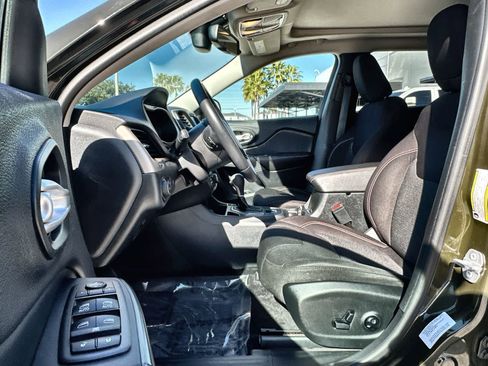 Used 2016 Jeep Cherokee 75th Anniversary image 2