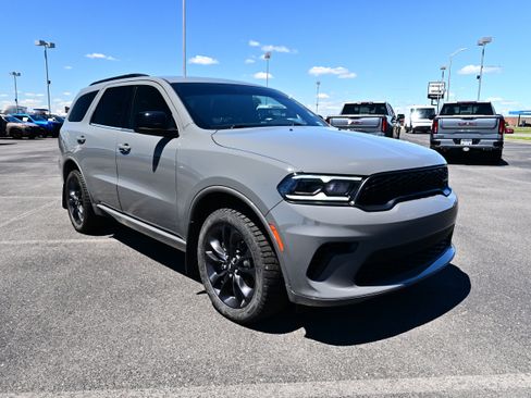 Used 2023 Dodge Durango GT w/ Blacktop Package AWD/4WD image 2