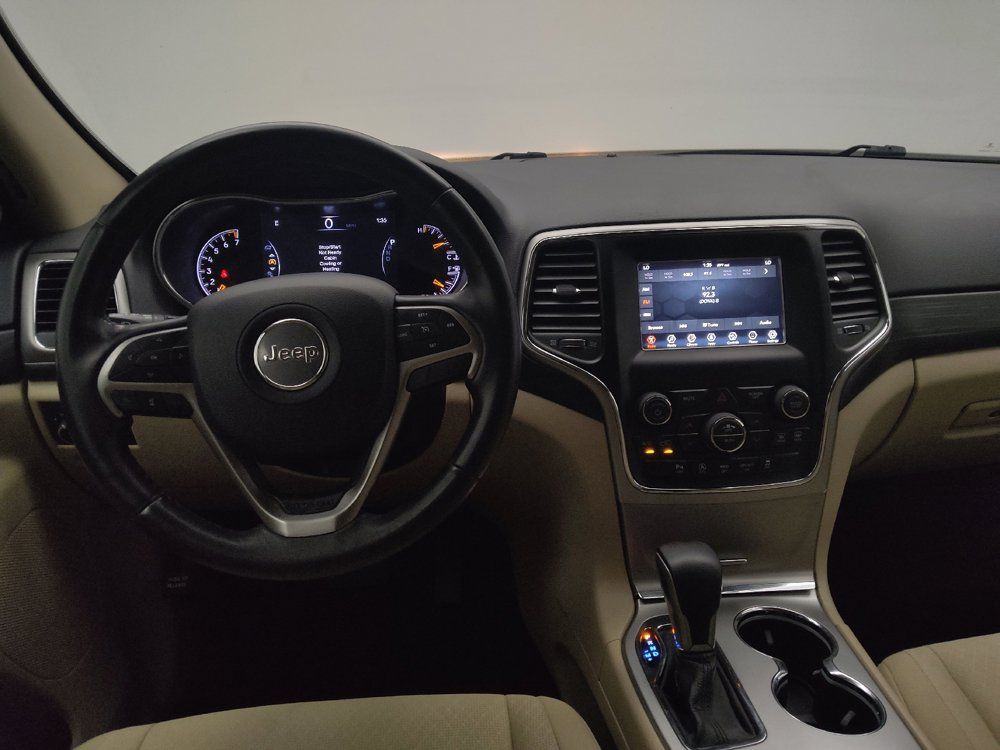 Used 2019 Jeep Grand Cherokee Laredo AWD/4WD image 22