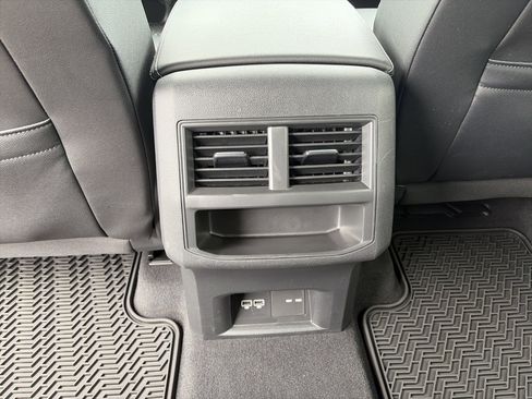 Used 2020 Volkswagen Atlas Cross Sport SE AWD/4WD image 24