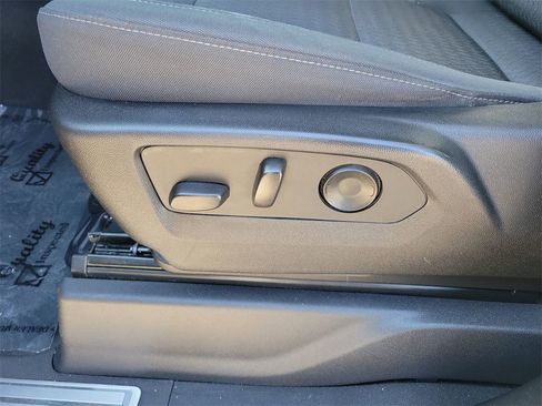 Used 2023 Chevrolet Silverado 1500 LT image 12