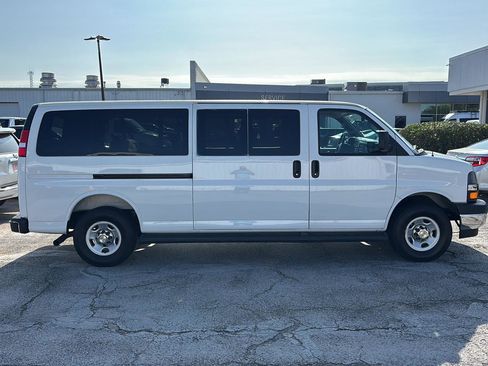 Used 2025 Chevrolet Express 3500 LT w/ LT Preferred Equipment Group RWD image 8