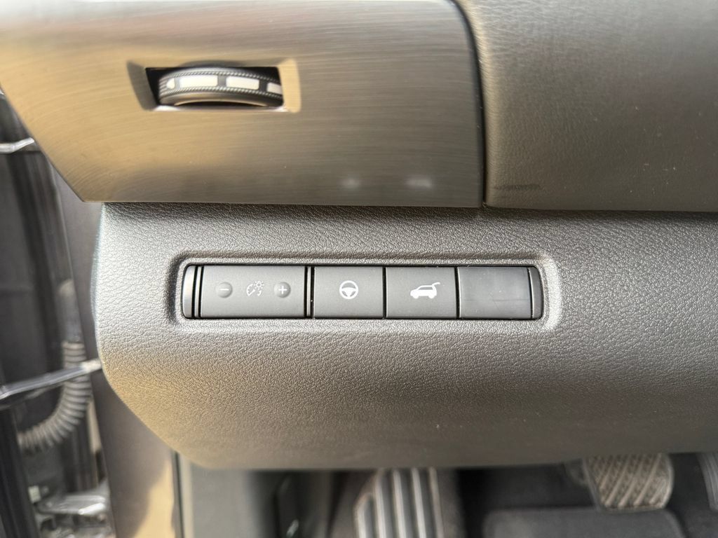 Used 2025 Nissan Pathfinder SL AWD/4WD image 19