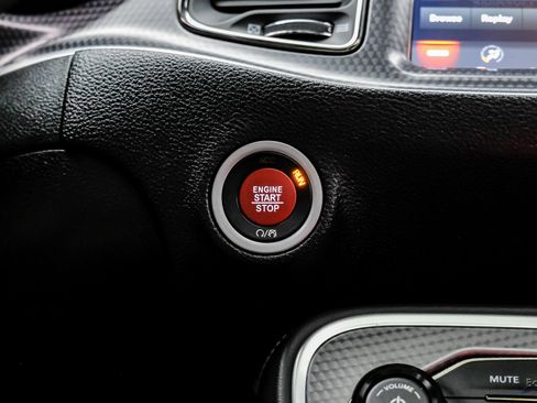 Used 2018 Dodge Challenger SRT Hellcat RWD image 93