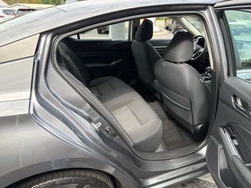 Certified 2023 Nissan Altima 2.5 SV w/ SV Premium Package AWD/4WD image 9