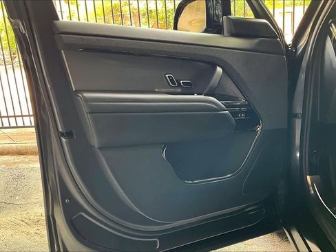 Used 2025 Land Rover Range Rover Sport Dynamic SE image 21