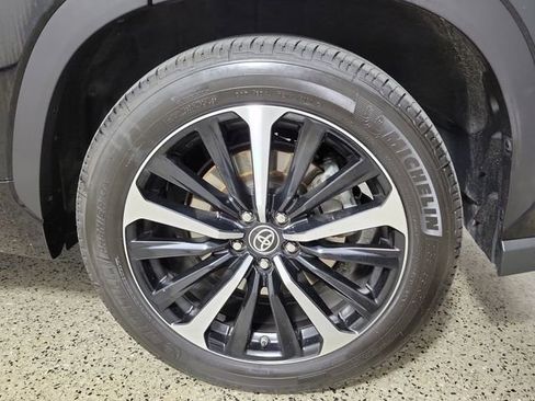 Used 2022 Toyota Highlander XSE FWD image 8