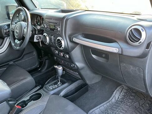 Used 2017 Jeep Wrangler Unlimited Sahara w/ Connectivity Group image 23