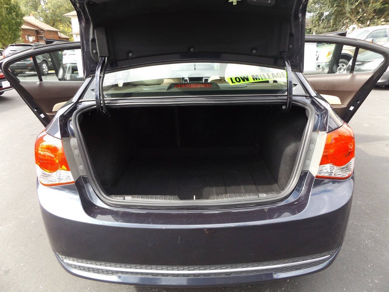 Used 2015 Chevrolet Cruze LTZ w/ Sun, Sound and Sport Package FWD image 29