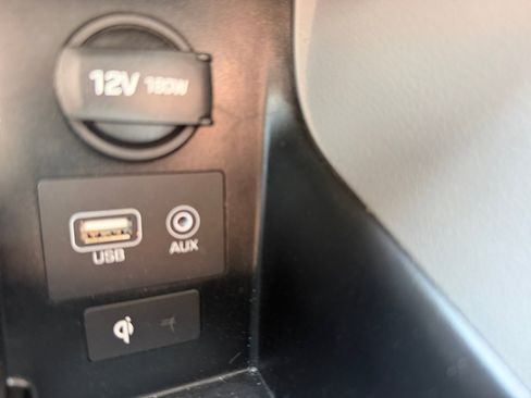 Used 2020 Hyundai Elantra Limited image 32