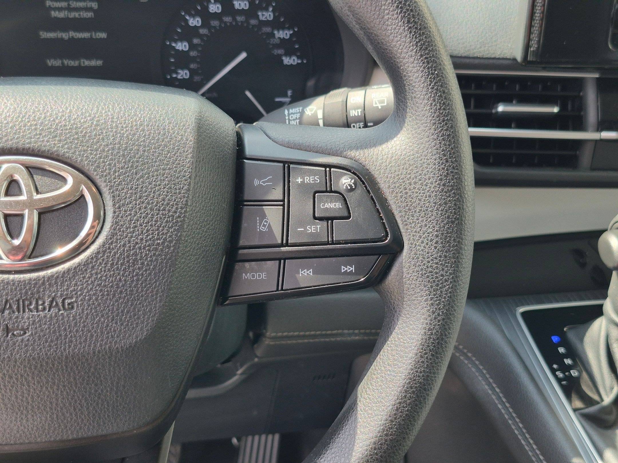 Used 2025 Toyota Sienna LE FWD image 21