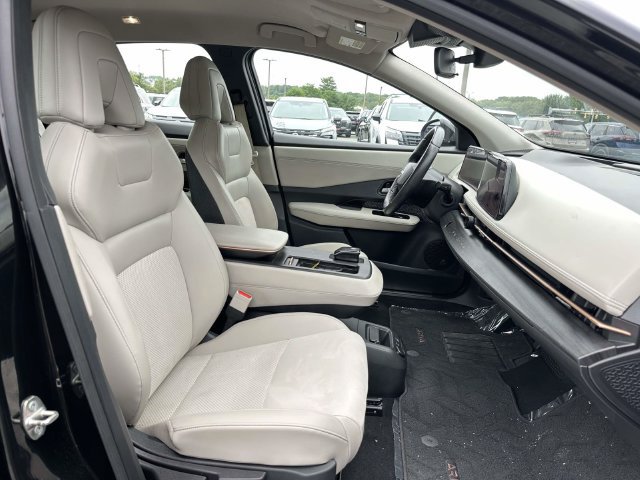 Used 2023 Nissan Ariya AWD image 11
