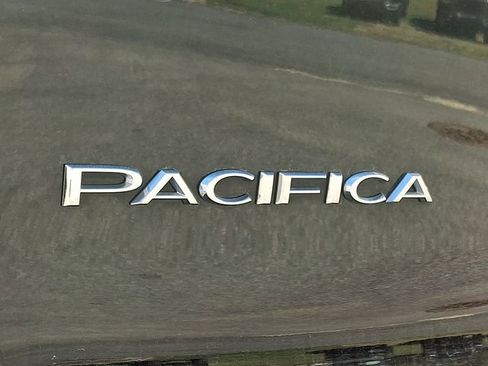 Used 2024 Chrysler Pacifica Touring-L FWD image 29