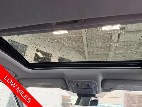 Used 2021 Toyota Highlander XLE AWD/4WD image 14