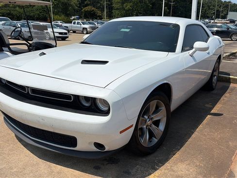 Used 2020 Dodge Challenger SXT RWD image 1