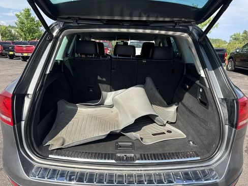 Used 2014 Volkswagen Touareg Sport AWD/4WD image 15