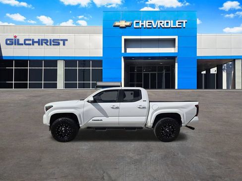 Used 2025 Toyota Tacoma SR5 AWD/4WD image 5
