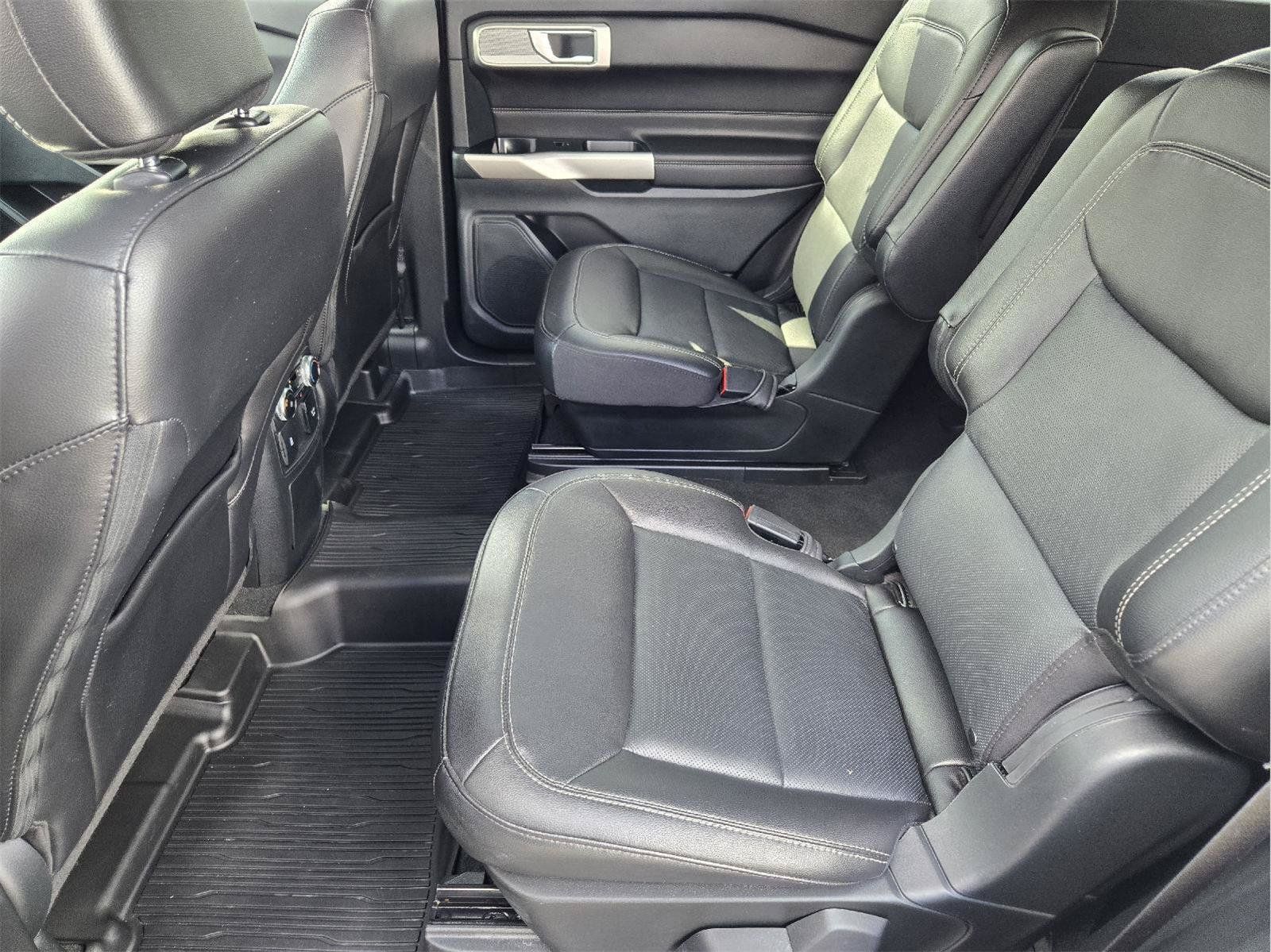 Used 2023 Ford Explorer Limited w/ Equipment Group 301A AWD/4WD image 27