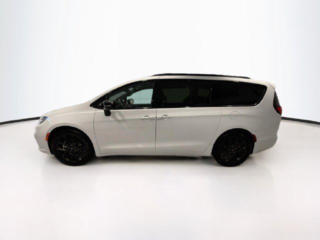 Used 2025 Chrysler Pacifica Limited FWD image 4
