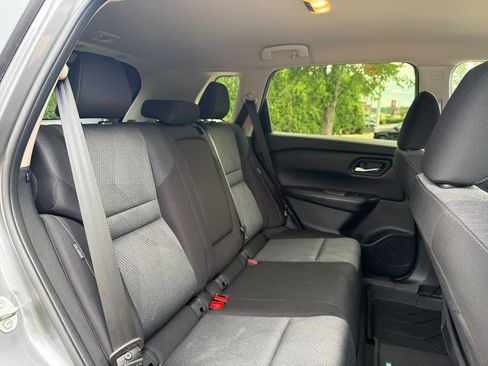 Used 2024 Nissan Rogue SV FWD image 19