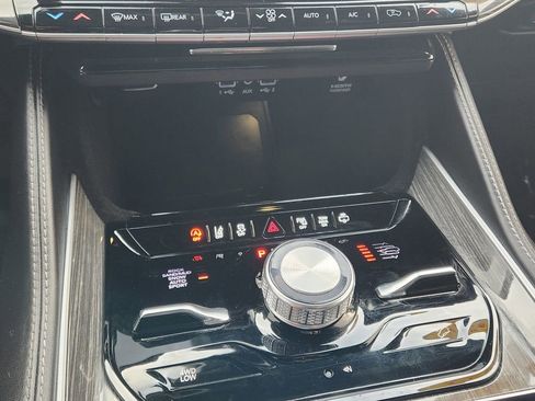 Used 2022 Jeep Wagoneer Series III w/ Premium Group I image 25