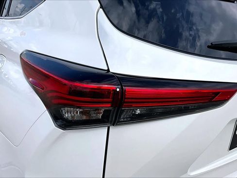 Used 2021 Toyota Highlander XLE FWD image 29