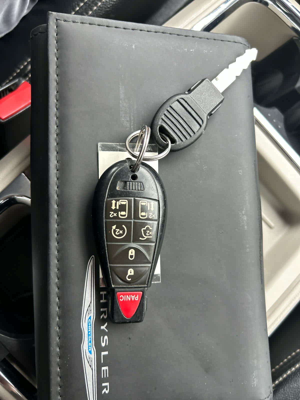 Used 2015 Chrysler Town & Country Touring w/ Driver Convenience Group FWD image 20