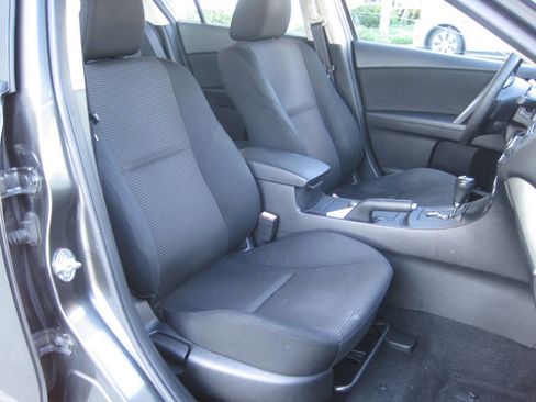 Used 2013 MAZDA MAZDA3 i Touring image 28