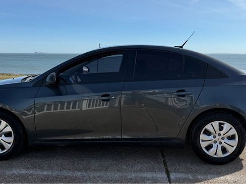 Used 2013 Chevrolet Cruze LS image 8