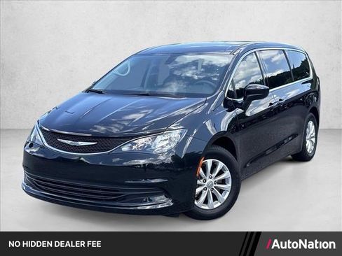 Used 2017 Chrysler Pacifica Touring w/ Tire & Wheel Group FWD image 1