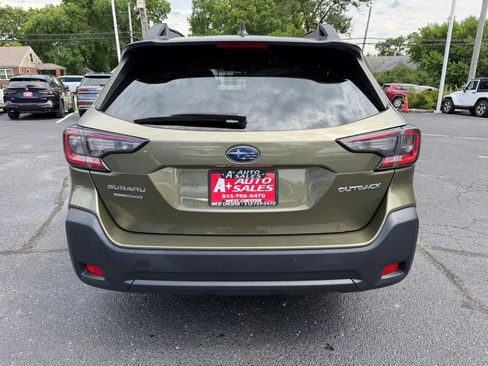 Used 2023 Subaru Outback Premium AWD/4WD image 5