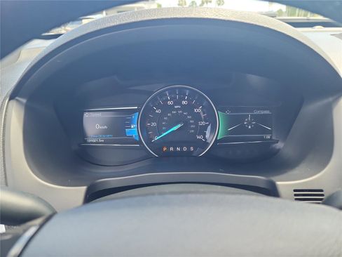 Certified 2018 Ford Explorer XLT w/ Equipment Group 202A image 27