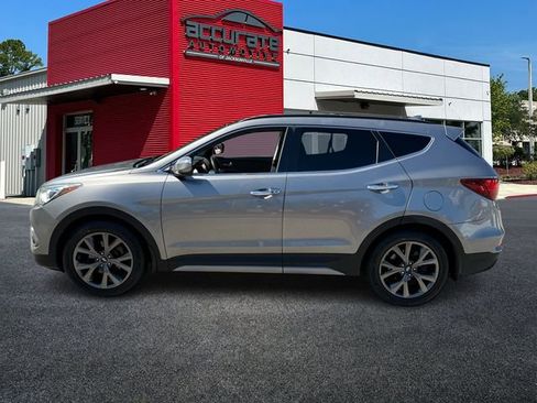 Used 2017 Hyundai Santa Fe Sport image 2