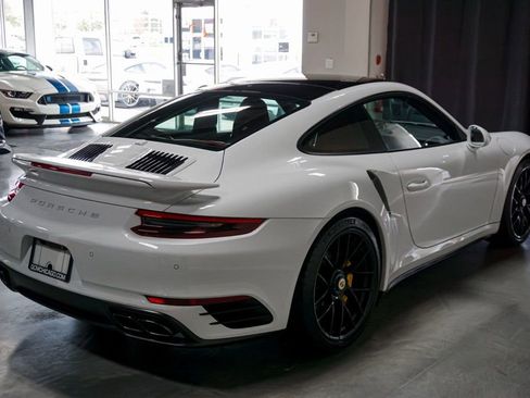 Used 2019 Porsche 911 4 Coupe image 7