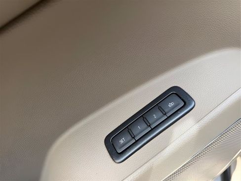 Used 2018 Chevrolet Tahoe LT w/ Luxury Package RWD image 27