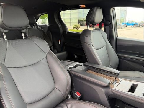 Used 2025 Toyota Sienna Platinum AWD/4WD image 15