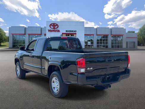 Certified 2023 Toyota Tacoma SR AWD/4WD image 5