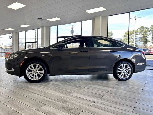 Used 2015 Chrysler 200 Limited image 4