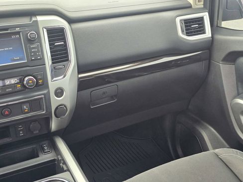 Used 2017 Nissan Titan SV AWD/4WD image 19