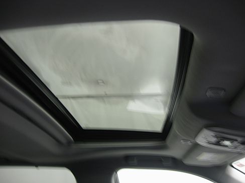 Certified 2023 Toyota Highlander XLE image 3