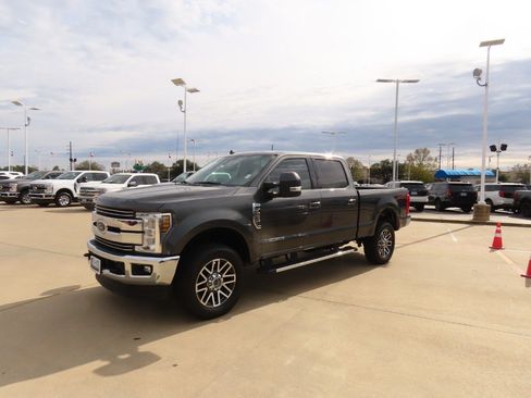 Used 2019 Ford F250 Lariat w/ Lariat Ultimate Package image 2